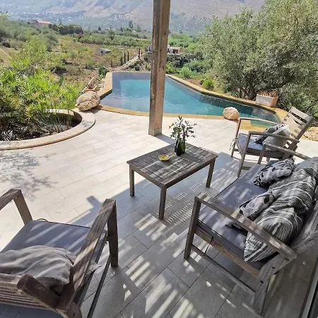 Apartment Comfortable House With Saltwater Infinity Pool